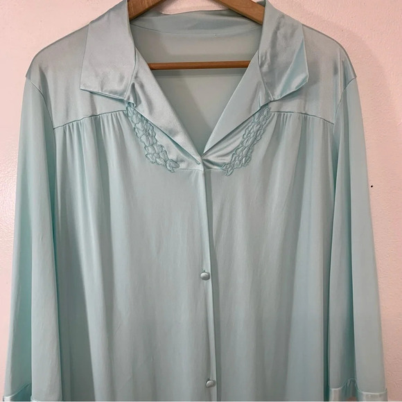 Vanity Fair Nylon Nightgown Large  Robe Button Front Pockets Embroidery Made USA - Picture 2 of 8
